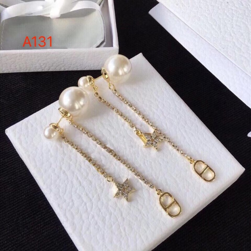 Boucles d'oreilles élégantes en imitation de perles avec franges en forme de lettres