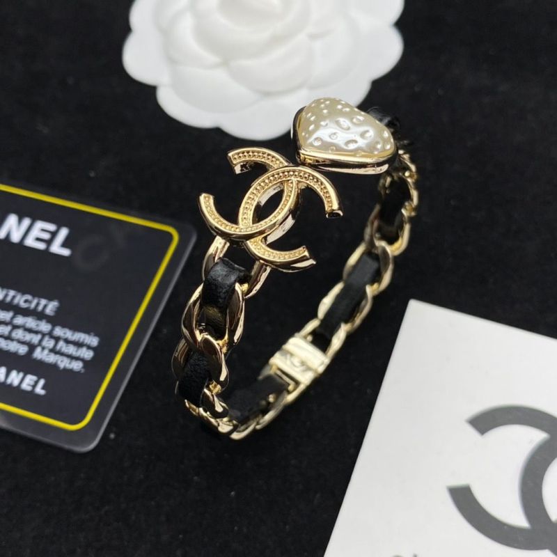Replica Designer Chanel Double C Heart Pattern Decor PU Braided Bracelet