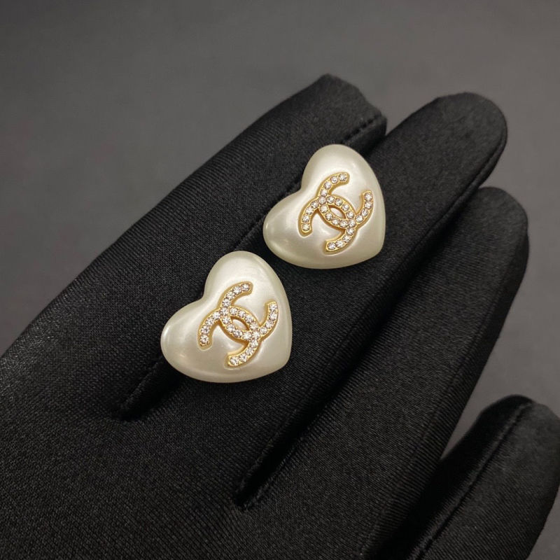 Replica Designer Chanel Fashion Heart Stud Earrings