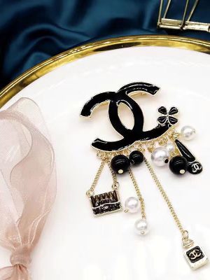 Replica Designer Chanel Women Fashion Double C Pearl Pendant Brooch
