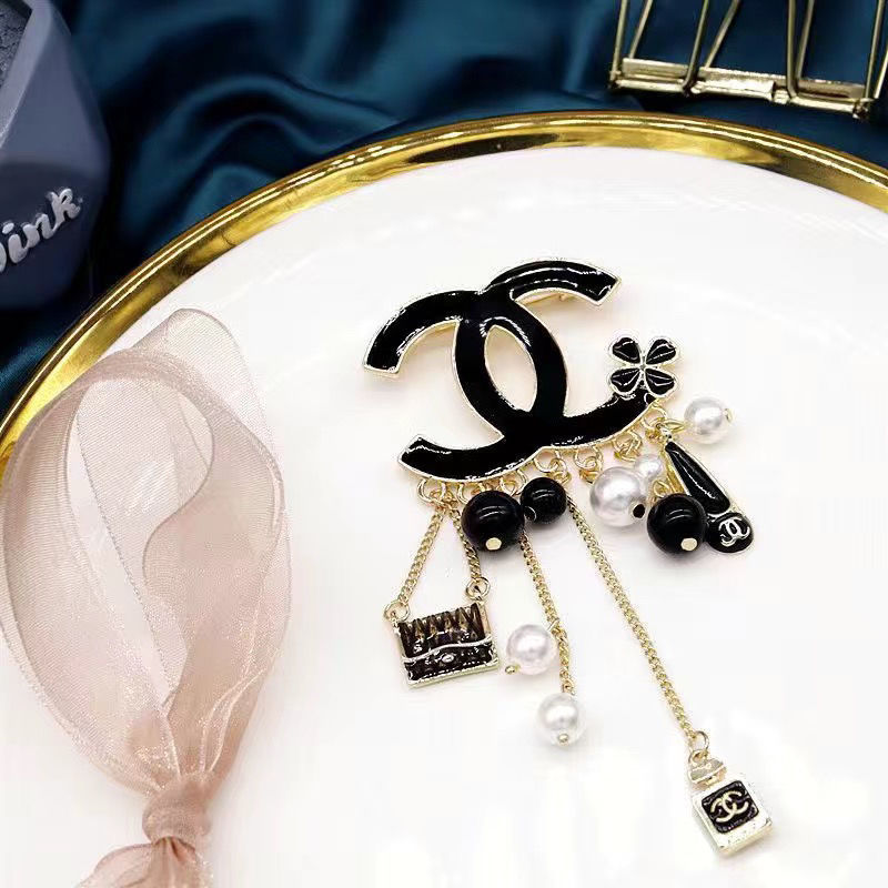 Replica Designer Chanel Women Fashion Double C Pearl Pendant Brooch