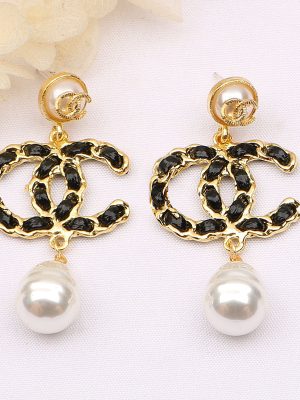 Replica Designer Chanel Women Hand-Wearing Cowhide Shell Beads Simple Personality Earrings