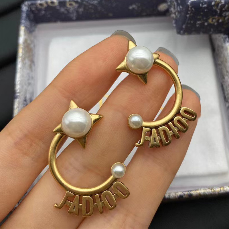 Replica Designer Dior Antique Metal Letter Half Circle Imitation Pearl Stud Earrings