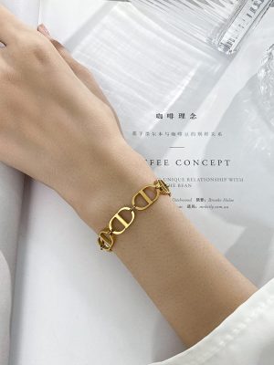Replica Designer Dior Simple Letter Buckle Titanium Steel Bracelet