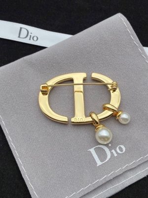 Replica Designer Dior Simple Metal Letter Imitation Pearl Brooch