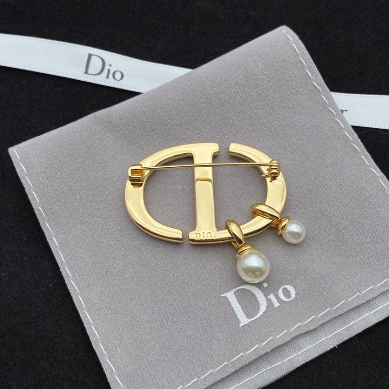 Replica Designer Dior Simple Metal Letter Imitation Pearl Brooch