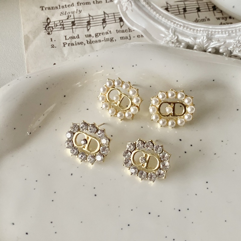 Replica Designer Dior Simple Oval Imitation Pearl Letter Stud Earrings