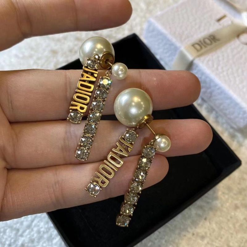 Replica Designer Dior Vintage Alphabet Pearl Stud Earrings