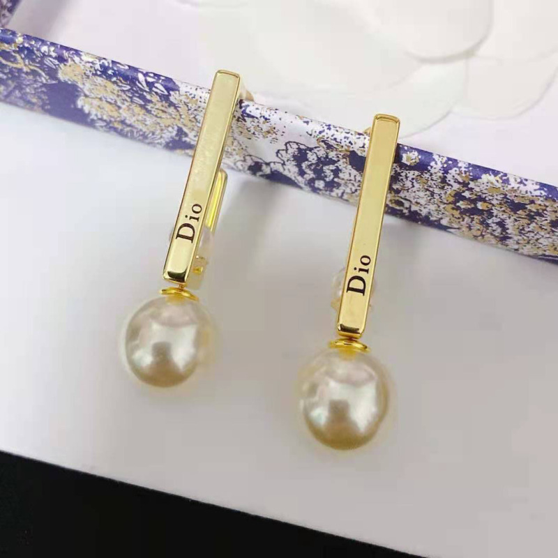Replica Designer Dior Vintage Imitation Pearl Metal Letter Stud Earrings