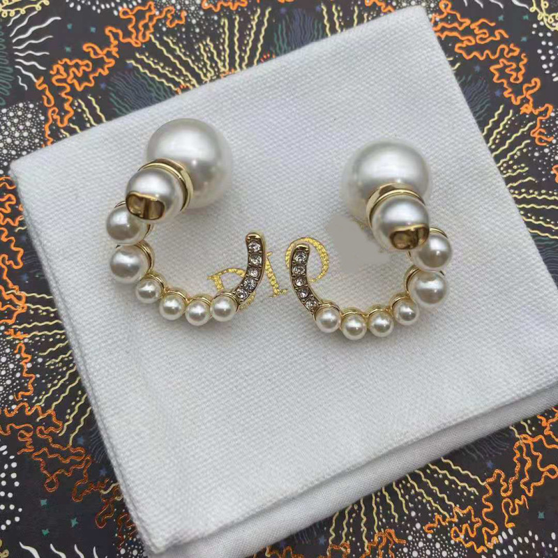 Replica Designer Dior Vintage Imitation Pearl Stud Earrings