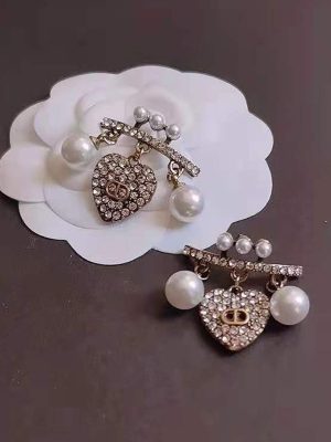 Replica Designer Dior Vintage Letter Imitation Pearl Earrings