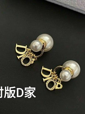 Replica Designer Dior Vintage Letter Imitation Pearl Stud Earrings