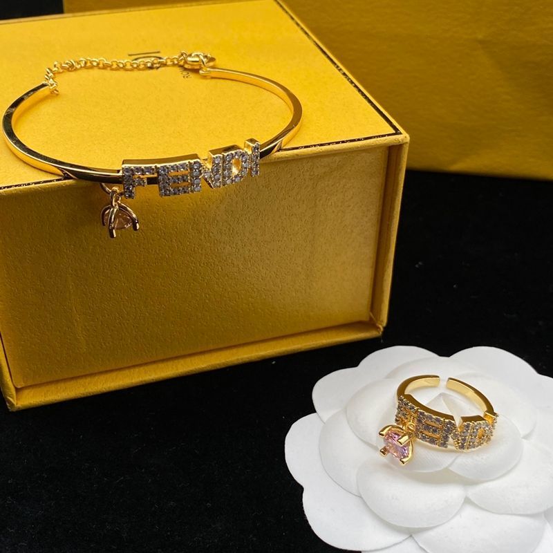 Replica Designer FENDI Light Luxury Bracelet