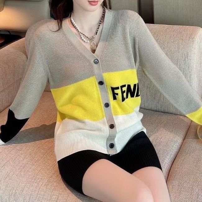 Replica Designer Fendi Women V-Neck Slimming Knitted Cardigan