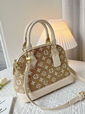 Replica Designer Louis Vuitton Fashionable Large Capacity One Shoulder Shell Bag
