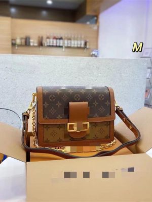 Replica Designer Louis Vuitton Retro Printed All-Match Messenger Color Matching Organ Small Square Bag