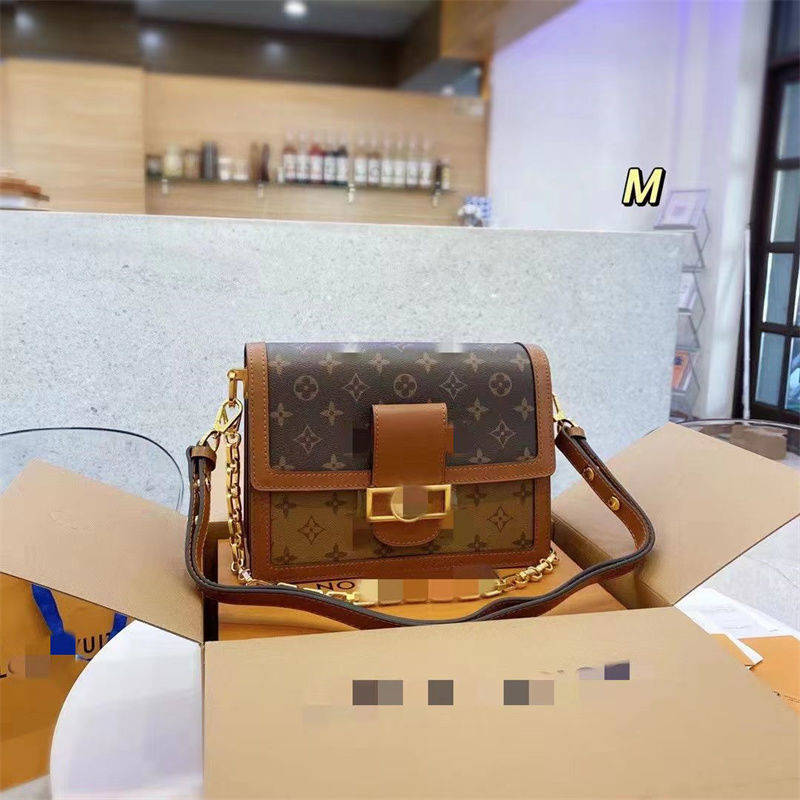 Replica Designer Louis Vuitton Retro Printed All-Match Messenger Color Matching Organ Small Square Bag