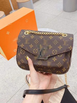 Replica Designer Louis Vuitton Vintage Alphabet Print Chain Shoulder Bag
