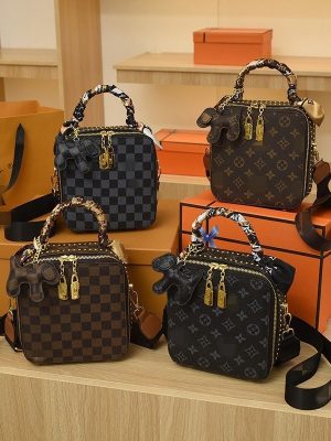 Replica Designer Louis Vuitton Women Retro Style Fashion Printing All-Match Multi-Function Old Flower Messenger Bag