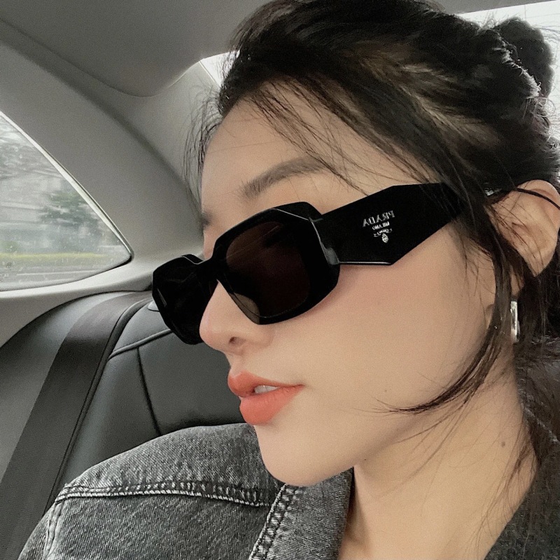 Replica Designer Prada Women Black And White Retro Personality Sunglasses